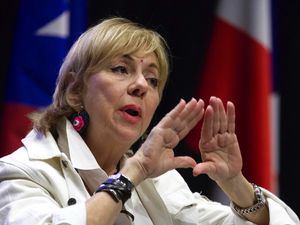 La escritora puertorriqueña Mayra Santos habla durante la inauguración del Primer Congreso Internacional de Escritores, hoy, en el Centro de Bellas Artes de Caguas, Puerto Rico.