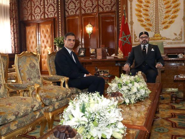 Pedro Sánchez y el rey Mohamed VI de Marruecos en foto de archivo.
