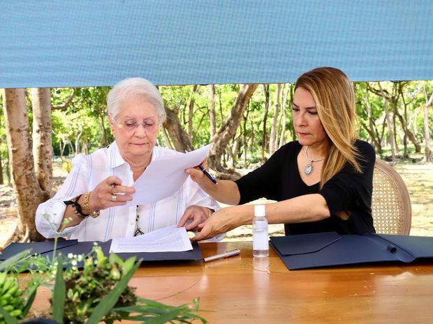 Pirigua Bonetti y Alcaldesa Carolina Mejía.