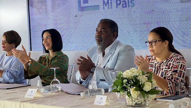 Primera dama y Tony Peña inician programa “Transformando Mi País” en Monte Plata