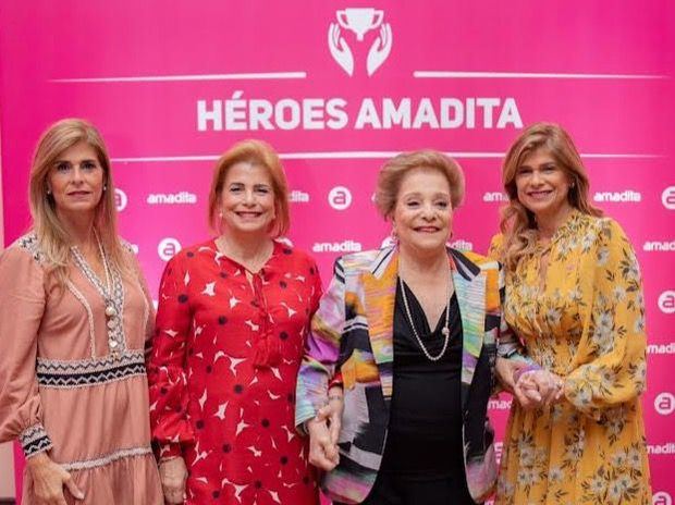 Jacqueline Gonzalez,  Patricia Gonzalez, Amadita  Pittaluga de Gonzalez y Pilar Gonzalez.