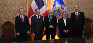 Canciller Roberto Álvarez firma acuerdo con la OEA para observación de los procesos electorales de este año