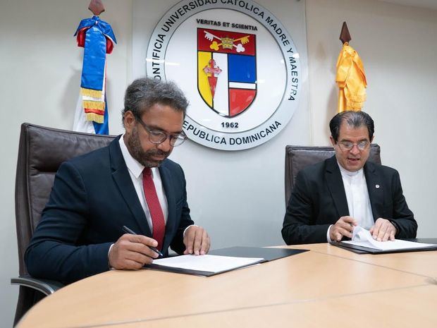 EGEDA Dominicana y PUCMM firmaron un convenio de colaboración interinstitucional
