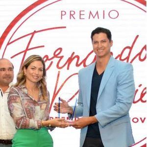 Iván Valdez, Managing Director de PedidosYa recibe premio por parte de Entrepeneurs Organization.