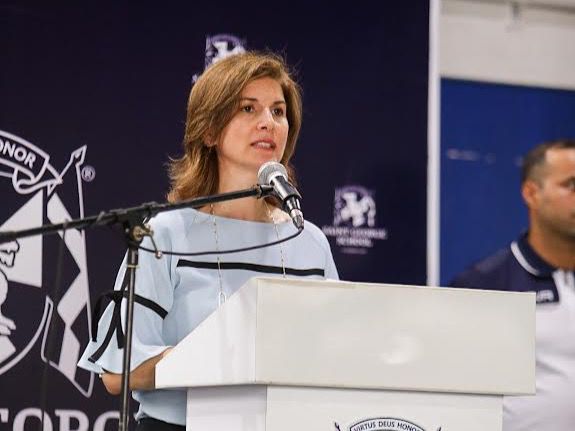 Paula Bonetti de Tejeda responsable del saque de honor de Fútbol.