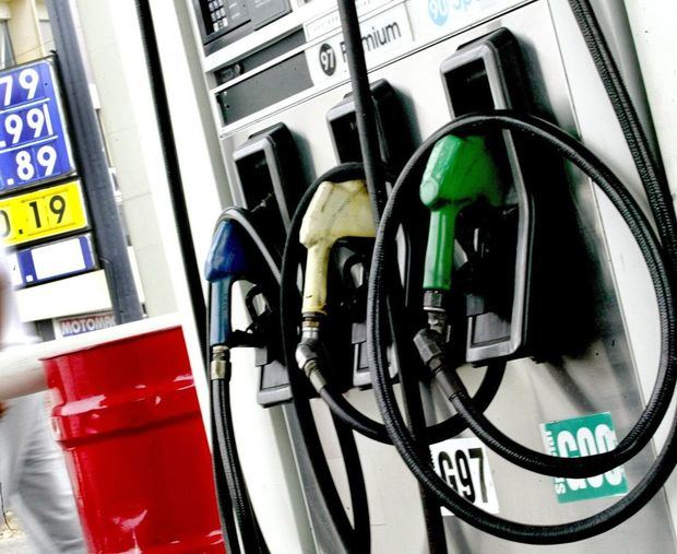 Gobierno frena alza de combustibles.