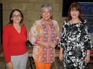 Mildred Canahuate, Olga de los Santos y Yanira Fondeur de Hernández.