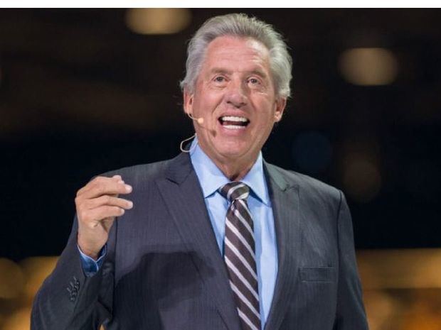 El Dr. John Maxwell.