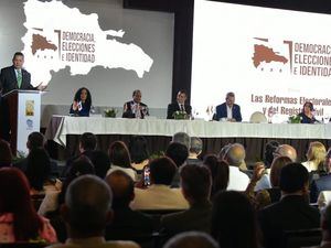 Conferencia magistral: “El estado de la democracia en la región”, a cargo Francisco Guerrero.