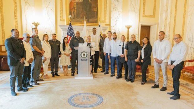 Fundación Nueva Generación Duartiana coordina donaciones para la Policía Nacional en Rhode Island.