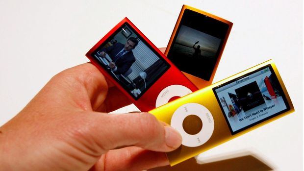 Fotografía de archivo, tomada en septiembre de 2008, en la que se registraron varios modelos del iPod Nano, expuestos durante un acto de Apple, en San Francisco (CA, EE.UU.).
