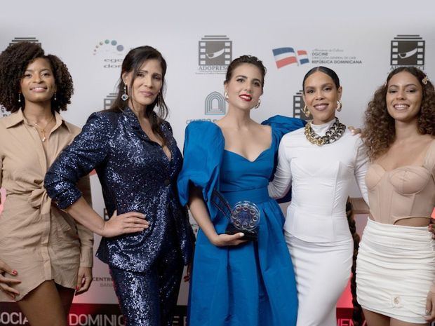 Karina Valdéz Castillo, Lumy Lizardo, Sarah Jorge León, Judith Rodríguez y Camila Santana.