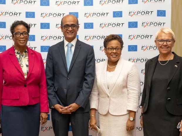 Sandra Husbands, ministra de Comercio Exterior y Desarrollo Empresarial de Barbados; Deodat Maharaj, director ejecutivo de Caribbean Export; Lynette Older, presidenta de la Agencia de Desarrollo de Exportaciones del Caribe, y Malgorzata Wasilewska, Embajadora de la Unión Europea en Barbados, los estados del Caribe Oriental, la OECO y CARICOM/CARIFORUM.
