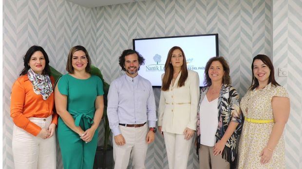 Marielle Saint-Amand, Aseret Roque, Juan Riva de Aldama, María Isabel Pérez, Lucía Medina Ruiz-Mateos y Laura Almanza. 
