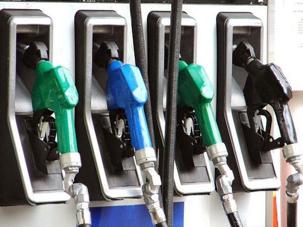 Gobierno frena precios del combustibles.