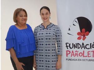 Isabel Estrella y Amada Herrera de Fundación Pañoleta
