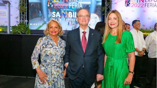 Rosa Hernández de Grullón, Manuel Grullón y Isabel Turull.