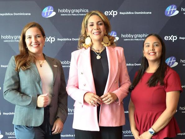 Mercedes Molina, Marbel Lugo y Erika Fernández.