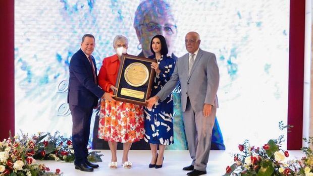 Primera dama y Promipyme reconocen trayectoria de la emprendedora Daysi Castillo de Rondón
