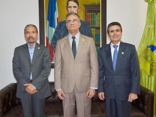 Juan Pablo Uribe, Ignacio Pascual y Pedro Pablo Yermenos Forastieri.