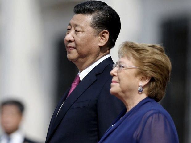 Xi Jinping junto a Michelle Bachelet.