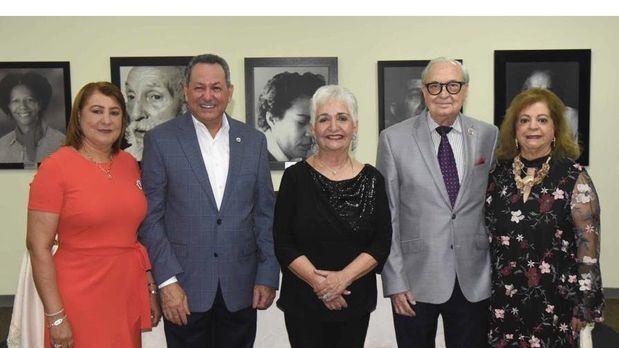 Santa de Peralta, Porfirio Peralta, Margarita Mendoza, Luis Sánchez-Noble y Mildred de Sánchez.