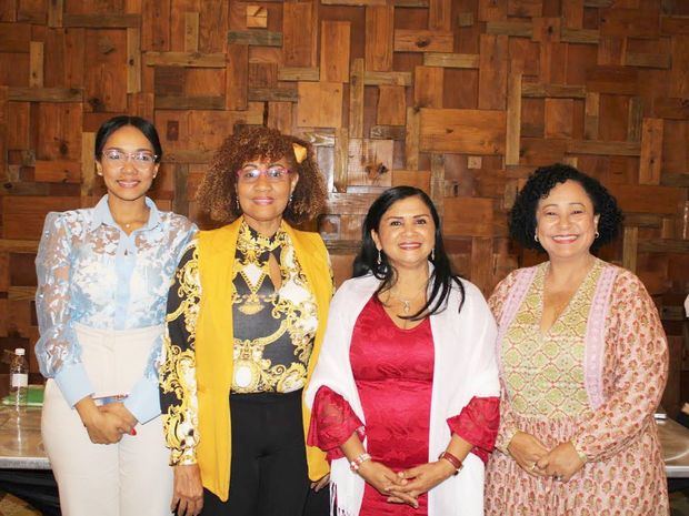 Maripilis Florentino, Claribel Castro, Angela de Jesús Henríquez y Yildalina Tatem Brache.