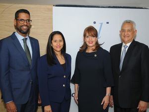 Julio Rojas Báez, Mayra Cabral, Yanira Fondeur de Hernández y José Manuel Hernández Peguero.