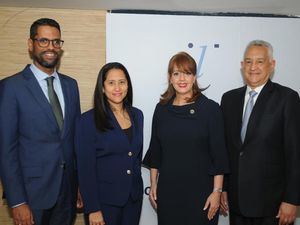 Julio Rojas Báez, Mayra Cabral, Yanira Fondeur de Hernández y José Manuel Hernández Peguero.