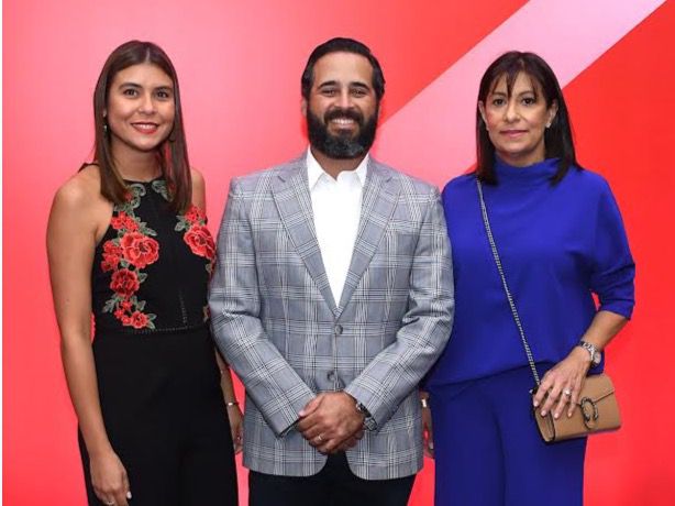 Verónica Ramírez, Sigfredo Pared y Mireya Rizek.