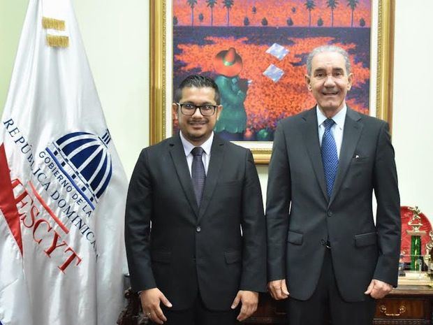 Franklin García Fermín, y el director de Vinculación Institucional de la Universidad Utel y Rafael Martínez Campoblanco.