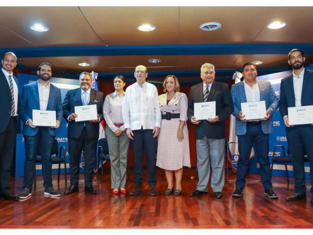 Asistentes al panel que realiza Unapec  sobre Industria del Béisbol en la República Dominicana.