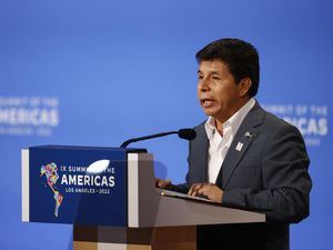 El presidente de Perú nombra al sexto ministro del Interior en menos de un año