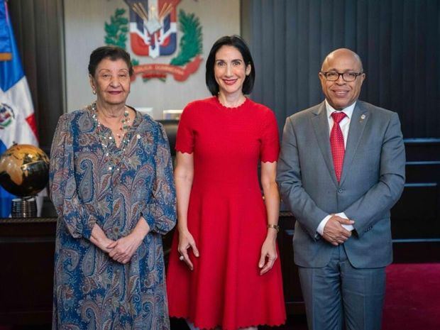 Besaida Santana, Raquel Arbaje y Alfredo Pacheco.