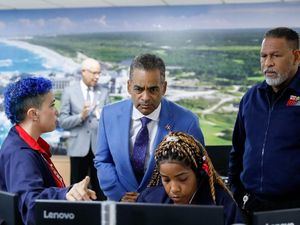 Ministro de la Presidencia, Joel Santos, visita instalaciones del 911