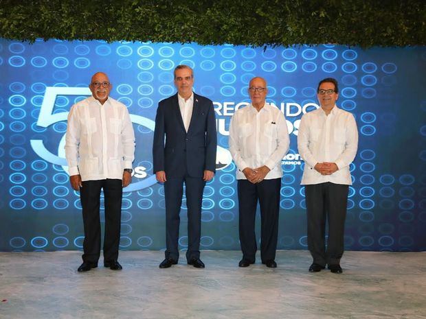 Francisco Melo Chalas, Presidente de la Junta Directiva de La Nacional, Luis Abinader, Presidente de la República Dominicana, Dr. Freddy Reyes, Fundador de La Nacional y Gustavo Zuluaga Alam, Vicepresidente Ejecutivo de La Nacional.