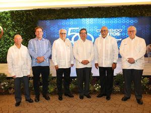 Osvaldo D. González González, Mario Gamundi, Julio C. Curiel de Moya, Gustavo Zuluaga Alam, Francisco Melo Chalas y Juan S. Pérez Díaz, miembros de la Junta Directiva de La Nacional.
