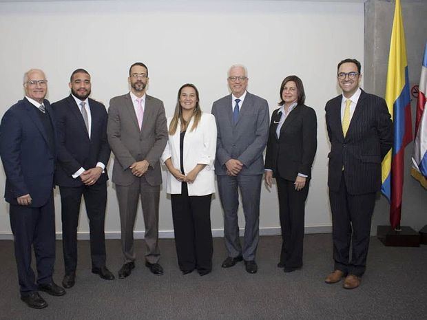 Miembros de la Embajada colombiana y ProDominicana.