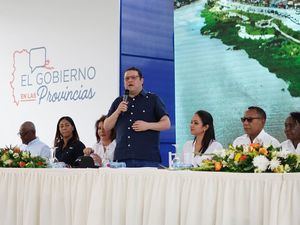 Director de Aduanas presenta problemáticas resueltas en barrios del DN.