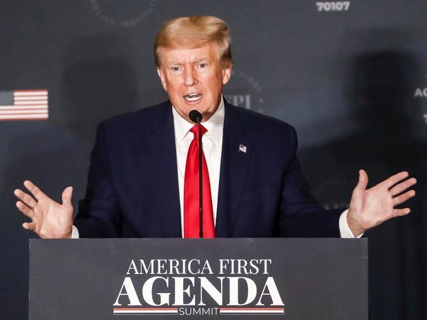 El expresidente de Estados Unidos Donald Trump habla durante la cumbre del centro de pensamiento conservador America First Policy Institute en Washington, EE.UU.
