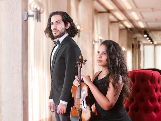 Di Taveras, pianista y Leslie Pérez la Rosa, violinista.