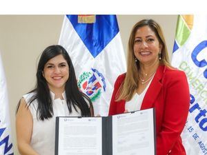 Biviana Riveiro Disla, Directora Ejecutiva de ProDominicana y Mileyka Brugal, presidente de la Cámara de Comercio de Puerto Plata.