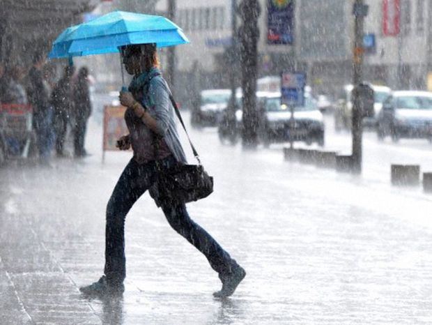 El COE establece una alerta verde por lluvias en seis provincias.