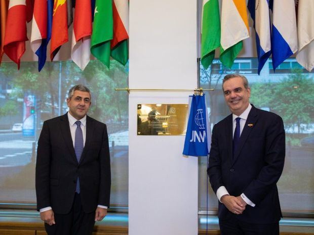 Zurab Pololikashvili junto a Luis Abinader.