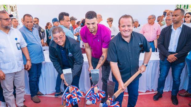 Gobierno inicia techado de baloncesto solicitado por Christopher Duarte al Presidente Abinader.