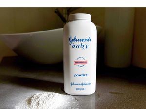 Johnson &amp; Johnson suspende la venta de sus polvos de talco en todo el mundo