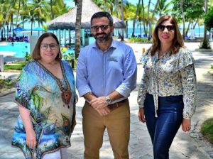 Mirna Pimentel, Julio Vega y Jacquelyn  Nivar.