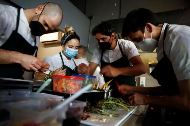 No hay probetas ni tubos de ensayo, aunque los chefs que trabajan en él experimentan durante todo el año cual científicos con miles de ingredientes.