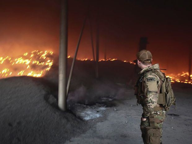 Imagen de archivo de un incendio provocado por un bombardeo en Donetsk, Ucrania.