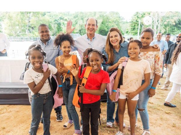 ADN y Embajada de Israel donan útiles escolares a 150 niños de La Arenilla.